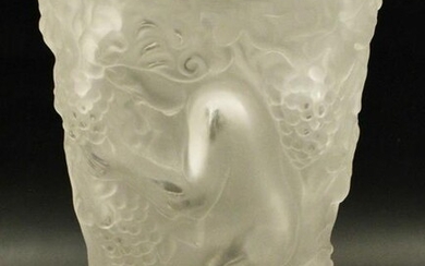 FROSTED ART GLASS VASE IN THE MANNER OF LALIQUE