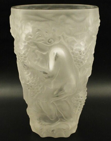 FROSTED ART GLASS VASE IN THE MANNER OF LALIQUE