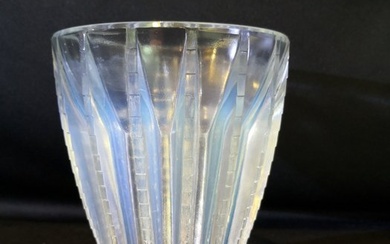 René Lalique - Vase - “CHAMONIX” - Blue Opalescence Glass - Art Deco