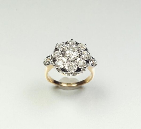 Ring in 18K (750/oo) yellow gold and platinum (850/oo) with...