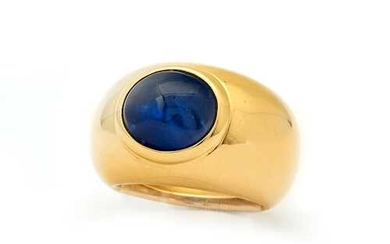 SAPPHIRE AND GOLD RING.