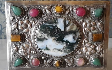 Silver box 600/1000 abundantly adorned with semi-precious stones - Silver - India - 1900