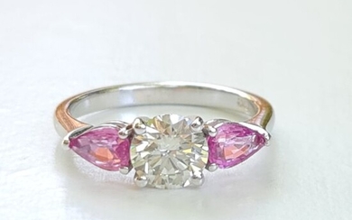 Stunning 3 stones ring - 14 kt. White gold - Ring - 1.06 ct Diamond - 1.00ctpink natural sapphire