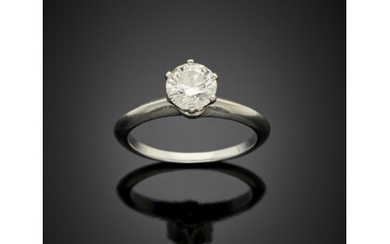 TIFFANY & CO Round ct. 1.07 diamond platinum ring, g 4.94 circa size 13/53. With original case and Guarantee