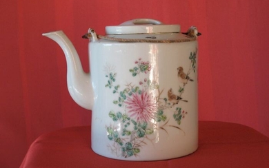 Teapot (1) - Porcelain - Flowers - China - Republic period (1912-1949)