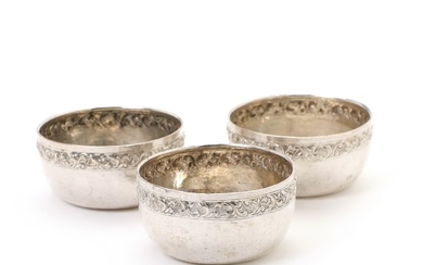 Three small Thai silver bowls. Wedding present from Queen Ingrid. Weight 127 g. H. 4 cm. Diam. 7.5 cm. (3)