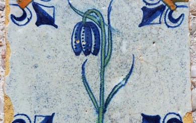 Tile - Antique tile with fritillary flower. - 1600-1650