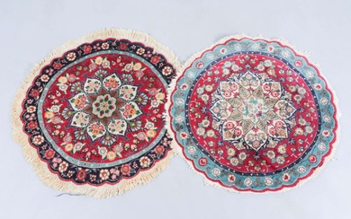 Twee Perzische ronde tafelkleden in blauw, groen en rood (D ca. 95 cm)