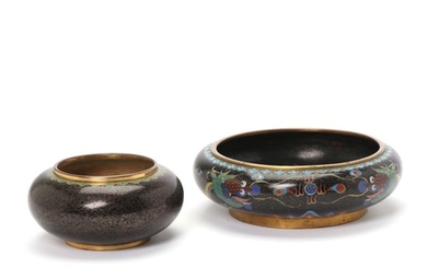 Two various cloisonné bowls, one with dragons in colours on black ground, late Qing circa 1900. Diam. 14 and 20 cm. (2)