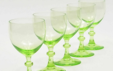 Uranium green white-wine glasses (5x) of drinking service...