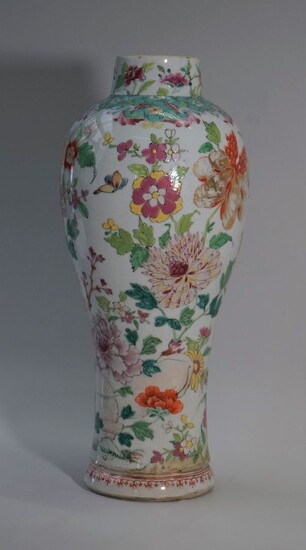 Vase tulipe en porcelaine polychrome à décor... - Lot 233 - Eric Caudron