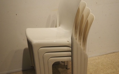 Vico Magistretti (1920-2006) / Artemide : Suite de 4 chaises, modèle Selene, année 1969, plastique...