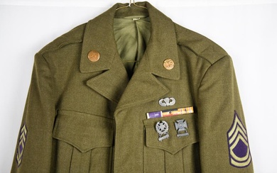 WWII US Paratroopers Ike Jacket w / Purple Heart