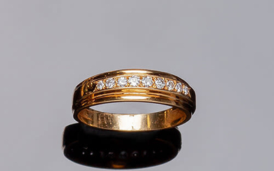 Yellow gold ring with a row of white brilliant...