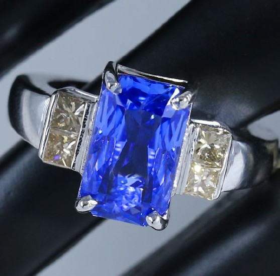 14 K White Gold GIA Cert. Blue Sapphire & Diamond Ring