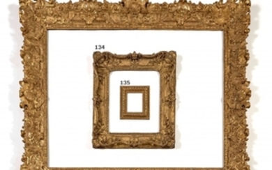 France, époque Louis XV Large cadre en chêne sculpté et doré