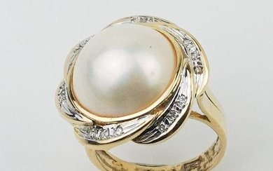 14KYG Mabe Pearl and Diamond Ring