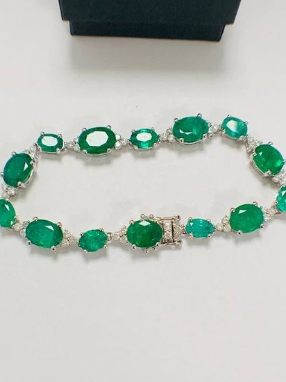 14ct White Gold Emerald and Diamond bracelet featuring,...