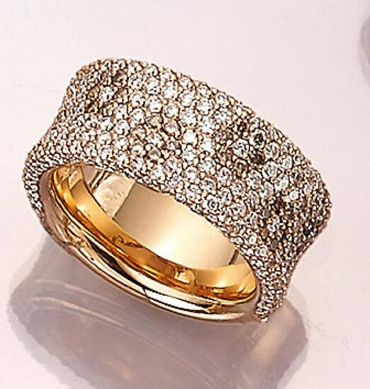 18 kt gold LEO WITTWER ring with brilliants