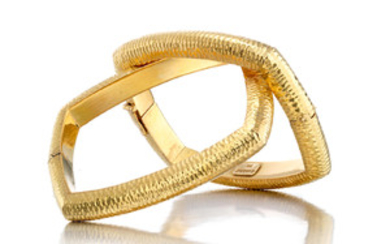 A pair of 18k gold bangle bracelets,, David Webb