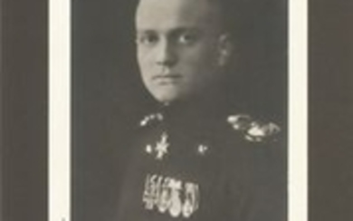 Manfred von Richthofen the Red Baron autograph on white card with b/w photo mounted above. Manfred Albrecht Freiherr von...