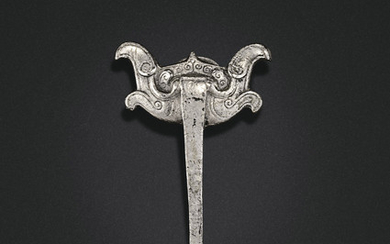 A SILVER GARMENT HOOK, LATE WARRING STATES PERIOD-WESTERN HAN DYNASTY, 4TH-3RD CENTURY BC