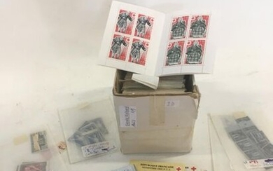 164 Carnets de timbres croix rouge non oblitérés... - Lot 34 - Richard Maison de ventes