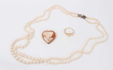 9ct gold heart signet ring, 9ct gold mounted cameo brooch and pearl necklace