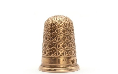 A 9ct gold engraved thimble
