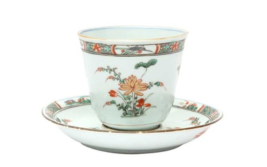 A CHINESE FAMILLE-VERTE CUP AND SAUCER 清康熙 五彩花鳥圖盃連盤