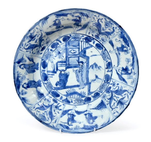 A Chinese Kraak Porcelain Charger, 17th century, painted in underglaze...