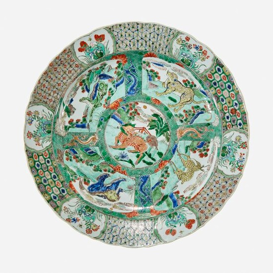 A Chinese famille verte-decorated charger