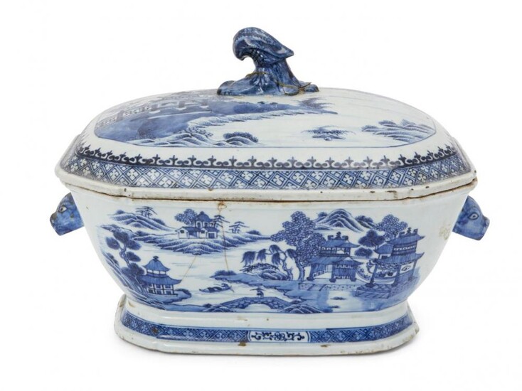 A Chinese porcelain tureen and cover, late...