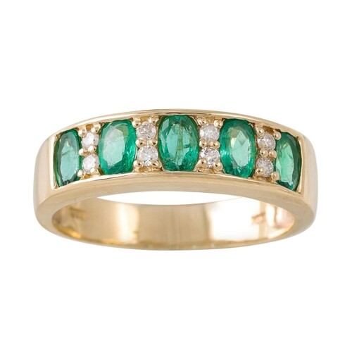 A DIAMOND AND EMERALD RING, the oval emeralds interspersed w...