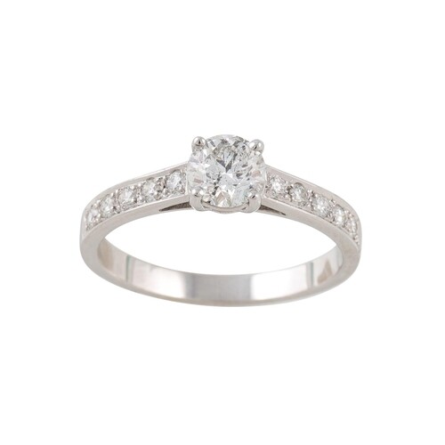 A DIAMOND SOLITAIRE RING, the brilliant cut diamond to diamo...