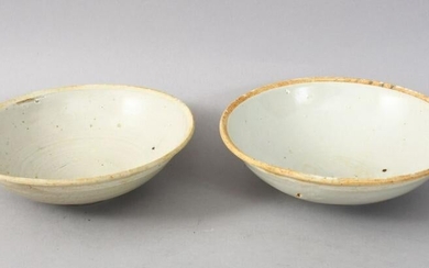 A GOOD PAIR OF EARLY CHINESE POTTERY BOWLS, 15cm