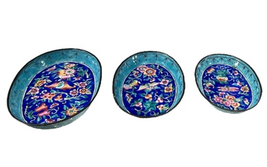 A GRADUATED SET OF THREE 19TH CENTURY CHINESE CANTON...