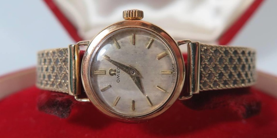 A Ladies Omega 9ct Gold Wristwatch with bracelet, movement n...