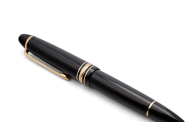 A Montblanc Meisterstuck 146 Fountain Pen in black with one ...