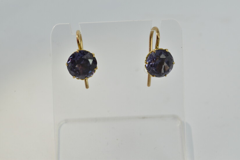 A PAIR OF 9CT GOLD AND AMETHYST EARRINGS