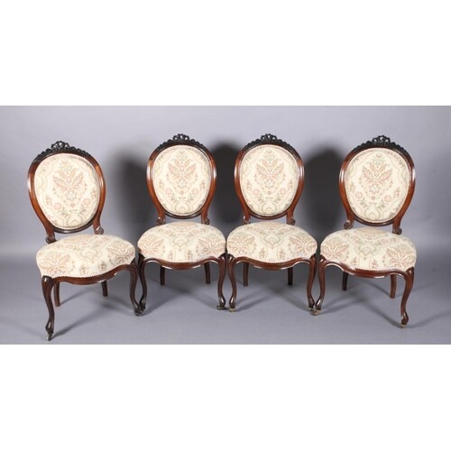 A SET OF FOUR VICTORIAN ROSEWOOD DINING CHAIRS, having an ov...