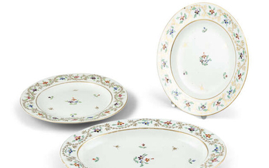 A SUITE OF THREE DERBY PORCELAIN PLATES, 19th...