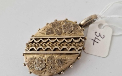 A Victorian silver gilt locket/ pendant, 15.3 g