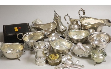 A mixed collection of small silver and plated items to inclu...