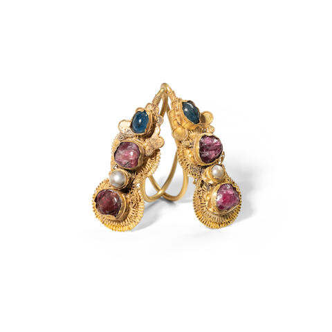 A pair of gemstone-inlaid gold earrings, erhuan