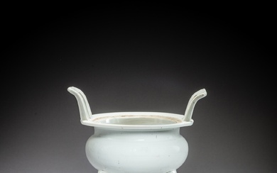 A rare 'Dehua' tripod incense burner, Qing dynasty, Kangxi period | 清康熙 德化白瓷三足爐