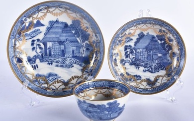 AN 18TH CENTURY CHINESE EXPORT BLUE AND WHITE PORCELAIN TRIO Qianlong. 14 cm diameter. (3)