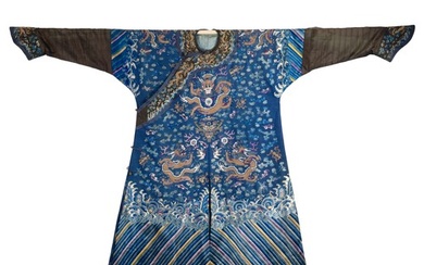AN EARLY 20TH CENTURY CHINESE EMBROIDERED BLUE SILK AND GOLD...