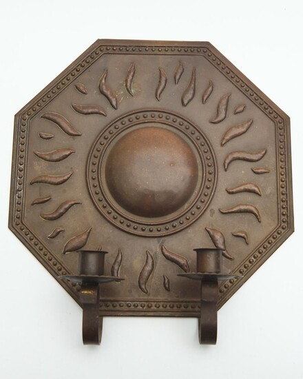 AN EMBOSSED METAL WALL SCONCE, 31 CM HIGH, LEONARD JOEL LOCAL DELIVERY SIZE: SMALL