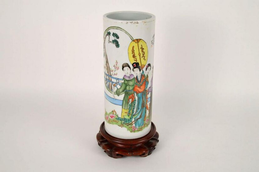 ANTIQUE CHINESE HAND-PAINTED CYLINDRICAL PORCELAIN VASE